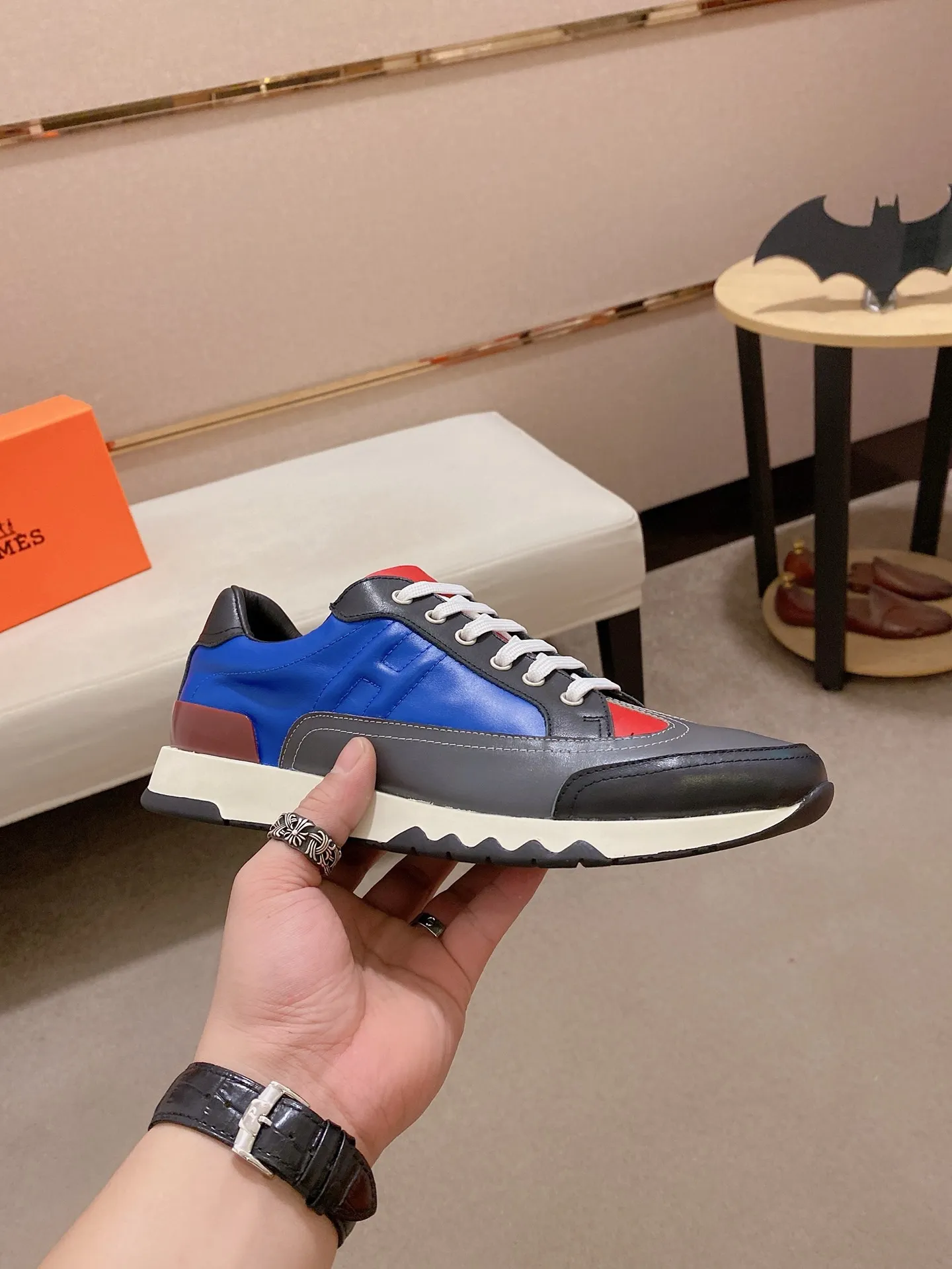 Ex-factory price: 500💰《HERMES》【Classic original single version】Hermès; top 🔝purchasing agent🔍🔍men's latest 🇺🇸sold simultaneously, original imported from Italy ▲▲first-layer cowhide ▲▲ (high-end, nobility and class) ) Exquisite workmanship (Italian 🇮🇹 imported water-dyed 🐂 cowhide lining) sole: original sole provided by the original factory, ⚠️exclusive double-layer activity·TPR·rubber·combined molded outsole; super comfortable·wear-resistant·non-slip·environmental protection The real thing is more beautiful when photographed in kind (high quality, following orders), you can come in and out at will * Number of yards: 38·39·40·41·42·43·44# (can be customized 45.)
